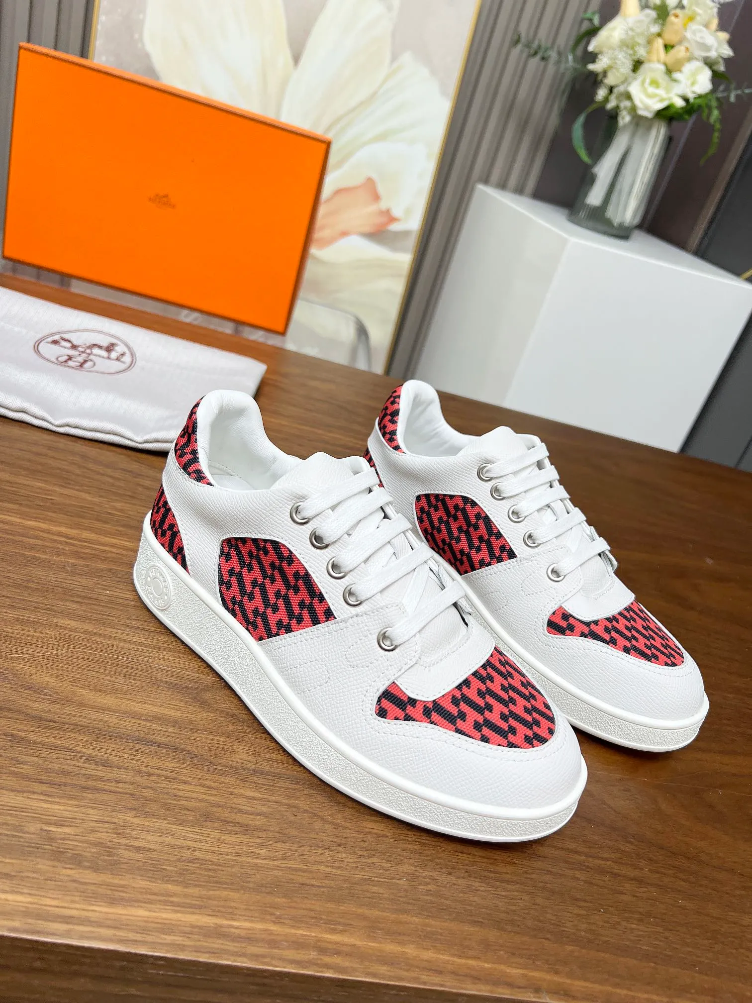 👟👟Ex-factory price 520👟👟 🔥🔥🔥French direct mail HERMES/Hermès flat fashion sports and casual shoes Korean style lace-up mesh lightweight! ! Breathable and comfortable, standard size 35/40 (41 can be customized and will not be returned)